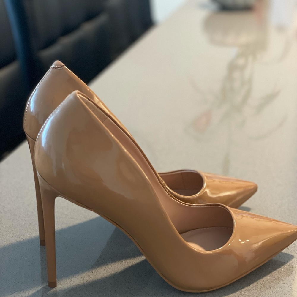Steve Madden Vala Camel Patent. Size 9. Never worn